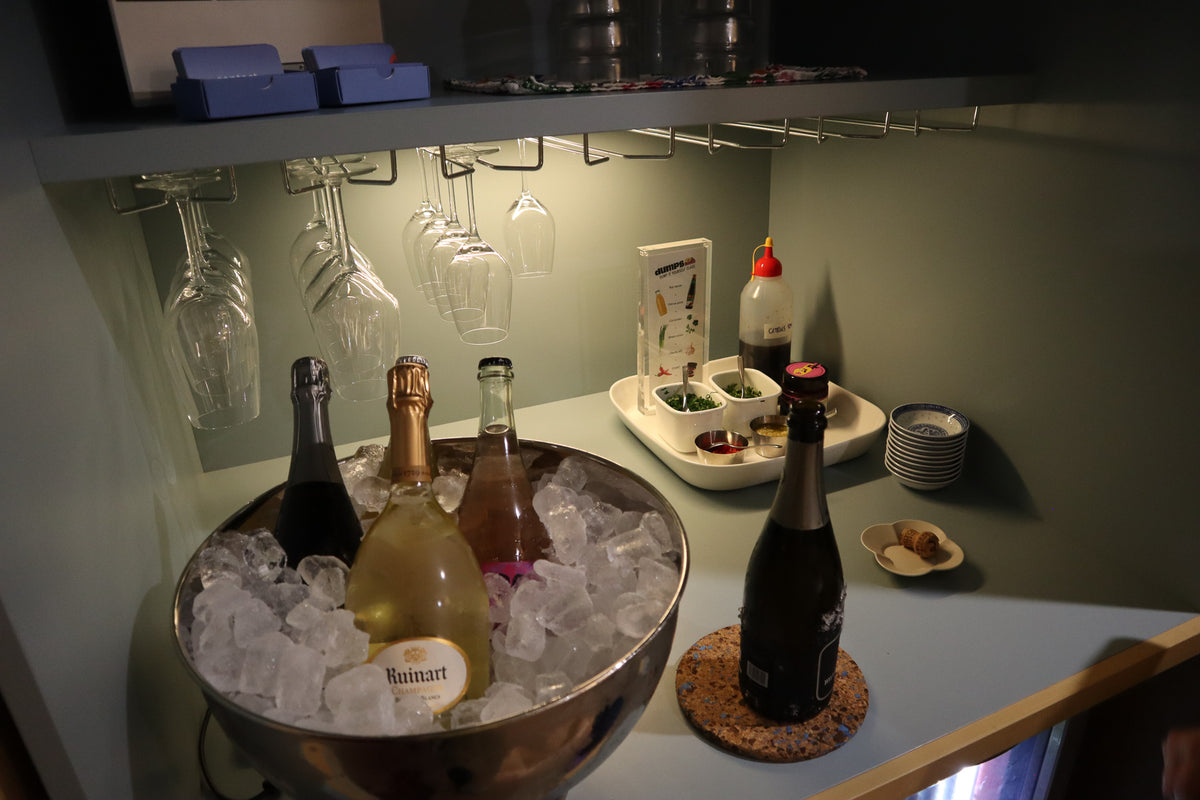 dumps world BYO and DIY sauce station